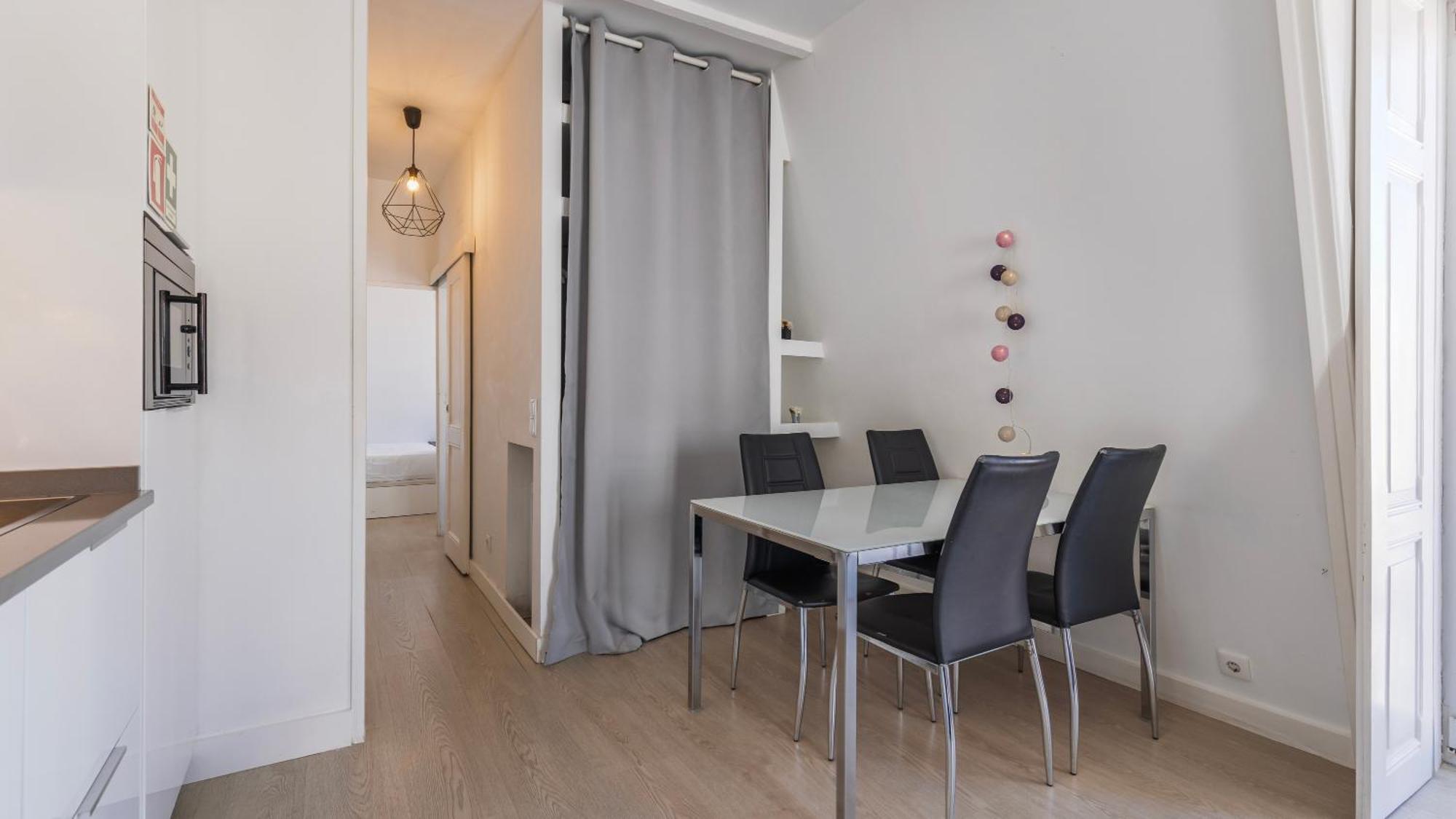 Classic Topfloor Apartment By Lovelystay Lisabona Exterior foto