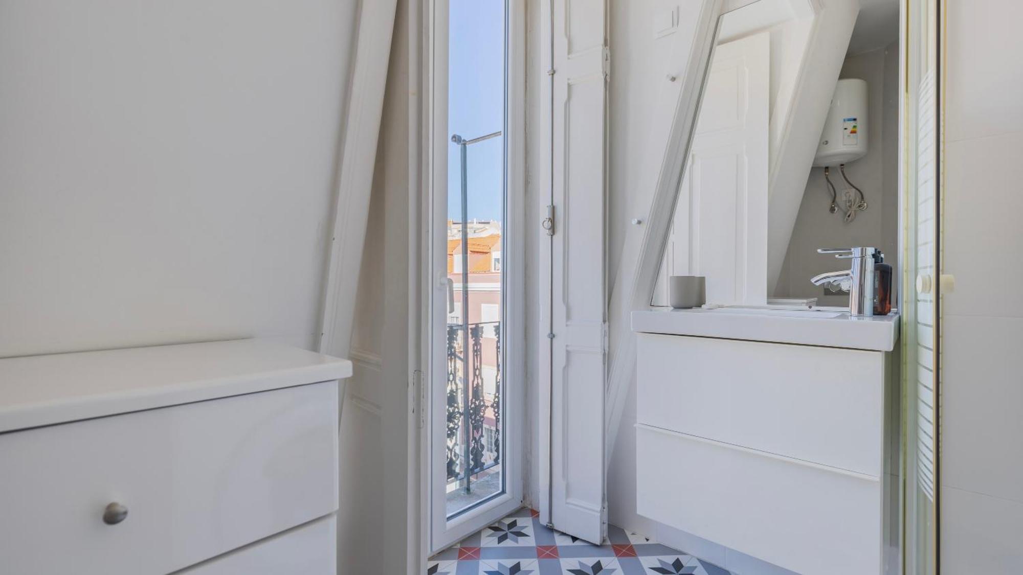 Classic Topfloor Apartment By Lovelystay Lisabona Exterior foto